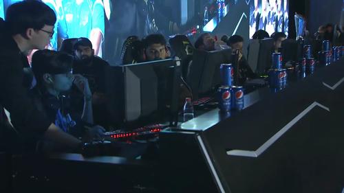 吸引弱侧内 吸引弱侧内